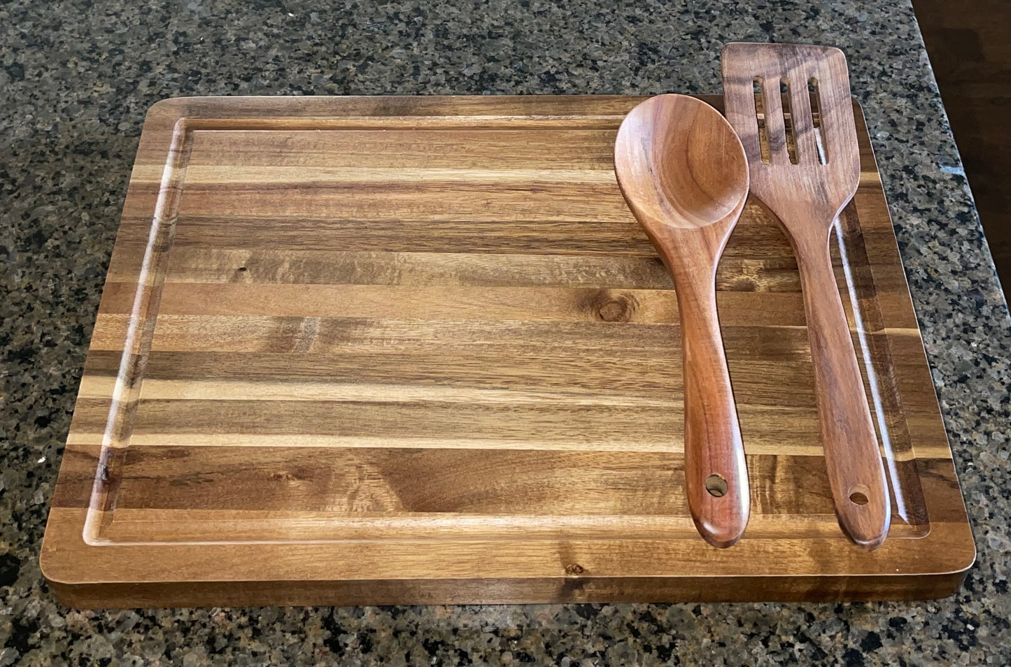 Acacia Wood Cutting Board (15 3/4”x12”)